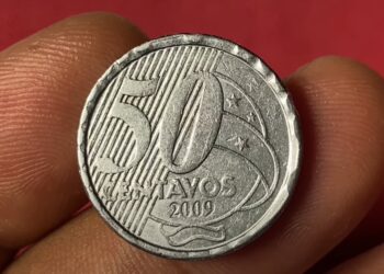 Inacreditável: moeda de 50 centavos ano 2009 combina dois erros de cunhagem!