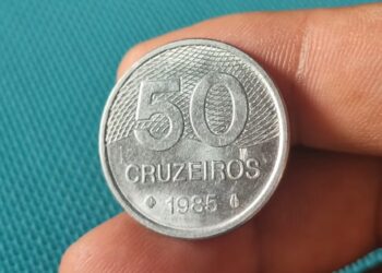 Moeda antiga 50 cruzeiros 1985: peça única e rara com erro de cunhagem!