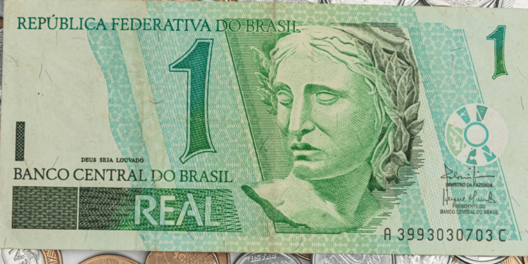 Colecionadores pagam até R$ 400 por uma nota de 1 real rara.