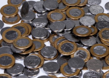 Moedas raras brasileiras podem valer mais de R$ 10 mil, atraindo colecionadores e investidores.