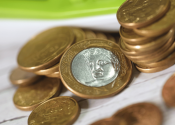 Moeda de 1 real com erros de fabricação pode valer até R$ 200,00 entre colecionadores.