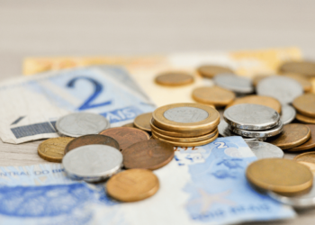 Moeda de 10 centavos de 1946 com a sigla ‘OM’ pode valer até 30 mil reais.