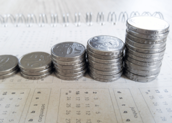 A moeda de 50 centavos com erro de fabricação pode valer até R$ 200 para colecionadores.