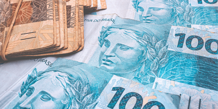 Nota de 100 reais com erro de impressão pode valer até R$ 5 mil entre colecionadores.