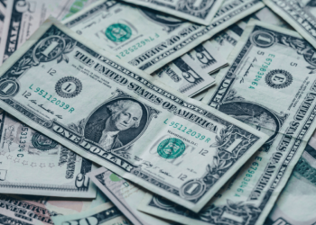 Notas raras de 1 dólar podem valer até 150 mil dólares devido a erro de impressão.