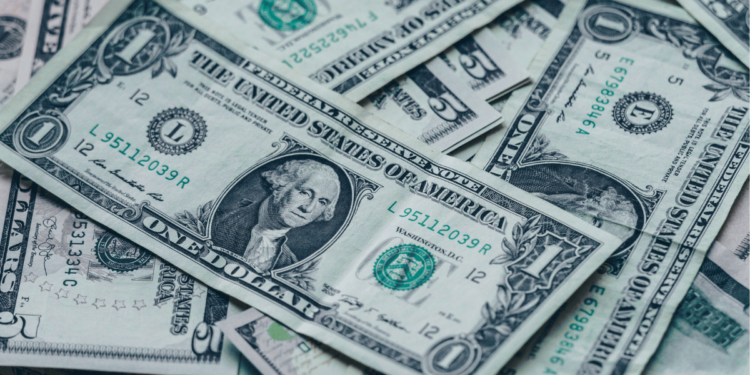 Notas raras de 1 dólar podem valer até 150 mil dólares devido a erro de impressão.