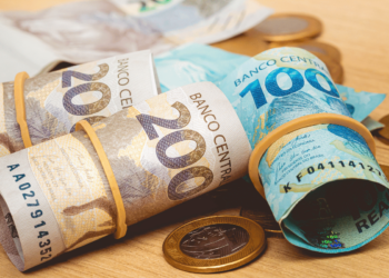 Notas de 200 reais, lançadas há três anos, são agora raras no cenário econômico brasileiro.