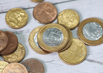 Moedas e notas raras podem valer muito e são tesouros escondidos para colecionadores dedicados.