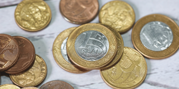 Moedas e notas raras podem valer muito e são tesouros escondidos para colecionadores dedicados.