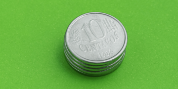 Moeda de 1 real de 2022 pode valer muito com erros raros de cunhagem.