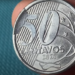 Erros valiosos: como o defeito na moeda de 50 centavos de 2020 aumenta seu valor