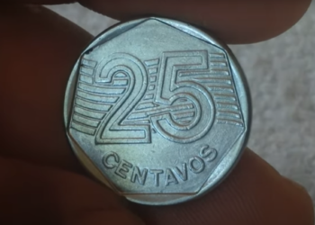 Imagem de uma moeda de 25 centavos com o valor em destaque, que pode ser rara e valer até 2.000 REAIS.