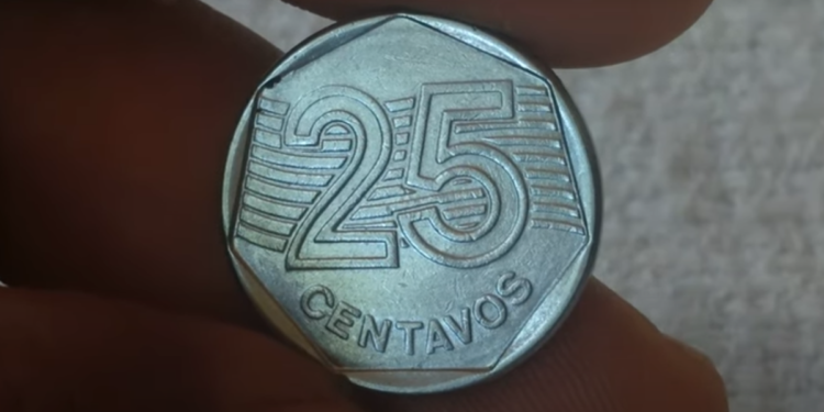 Imagem de uma moeda de 25 centavos com o valor em destaque, que pode ser rara e valer até 2.000 REAIS.
