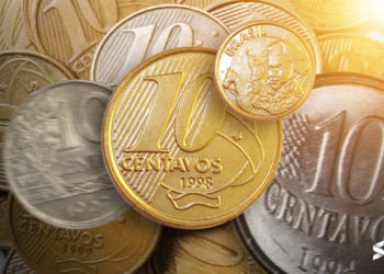 Imagem de várias moedas de 10 centavos de diferentes anos, incluindo a de 1994 e 1998, mostrando seu valor e importância no mercado de colecionadores.
