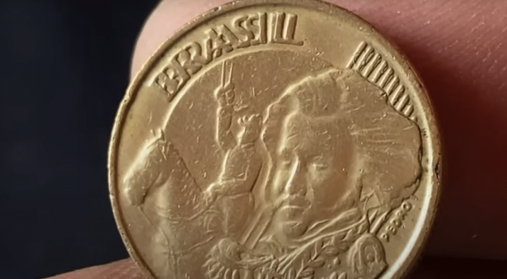 Moeda de 10 centavos com possível erro de cunhagem duplicada