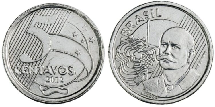Moeda de 50 centavos 2012 com erro raro pode render até R$ 1.850; veja como identificar