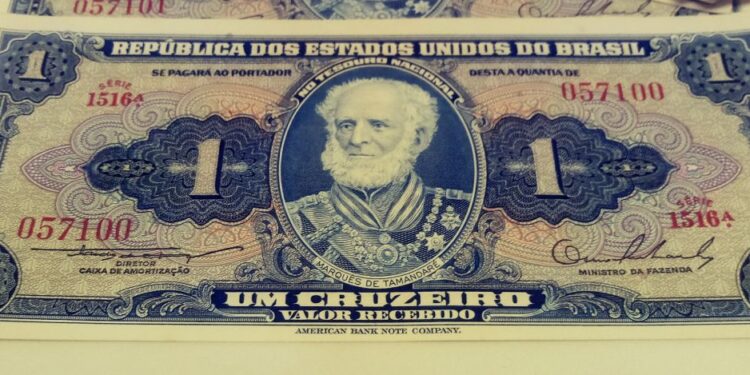 Cédulas antigas brasileiras que valem muito: descubra quais podem render até R$ 10 mil