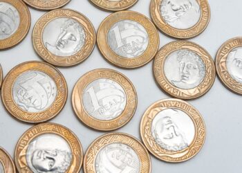 3 moedas de R$ 1 com erros de cunhagem que podem render até R$ 7 000