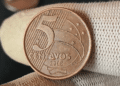 Moeda de 5 centavos de 2008 pode valer até R$ 200: aprenda a identificar o seu tesouro