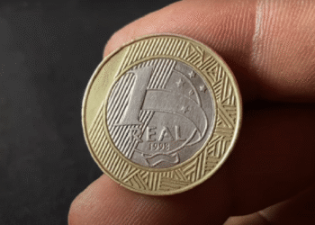 Achou troco? Moeda de 1 Real de 1998 pode render até R$ 3.000 se tiver este pequeno detalhe