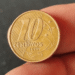 Erro de cunhagem faz moeda de 10 centavos de 1999 valer até R$ 150: veja se a sua é rara