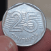 Moeda de 25 centavos com erro de cunhagem pode valer R$ 3.500: veja como reconhecer